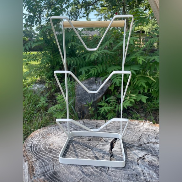 White Metal Rack - Picture 3 of 9